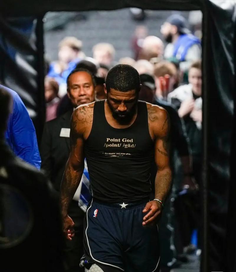 C罗一家海边度假，乔治娜晒比基尼展示性感身材