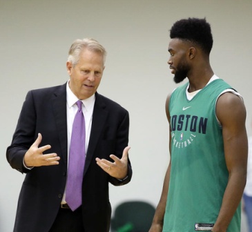 葡萄牙足协主席：C罗能踢世界杯的首场比赛非常重要