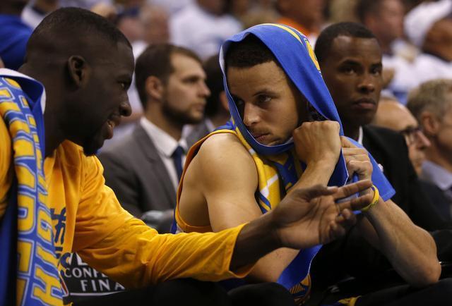 中场球员的职责是什么？