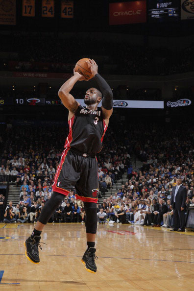 误判，意丁联赛中皮球从边网打进，裁判判罚进球有效