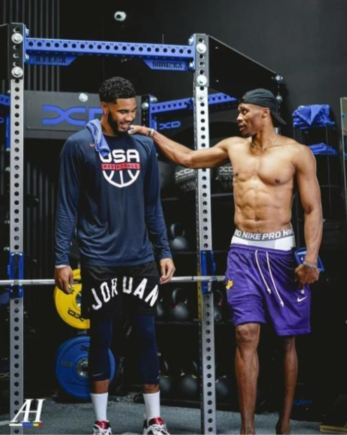 关键球打成后教练激动怒吼