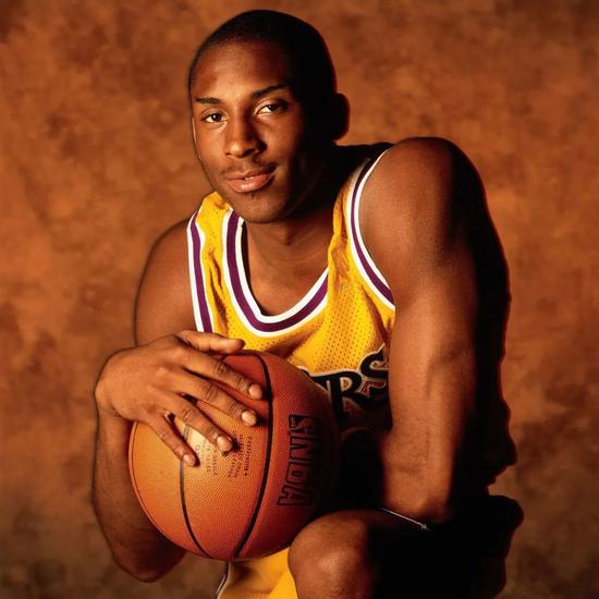 国乒8-2法国采访！莎头谈双打，王曼昱不满失误，梁靖崑谈被逆转