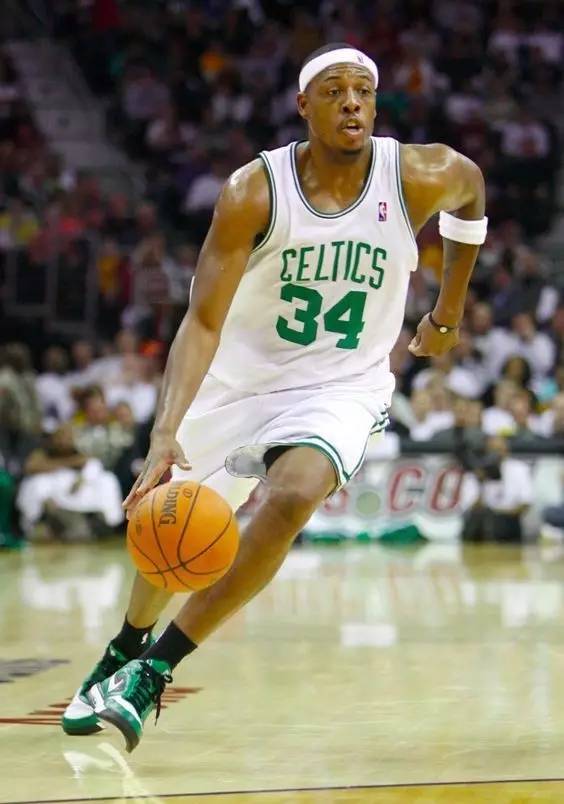 以全新视角回顾AC米兰对阵罗马的比赛📽️🔴⚫