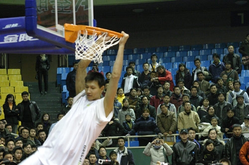 尤文本赛季税前年薪前20：弗拉霍维奇2220万第1，戴维1110万