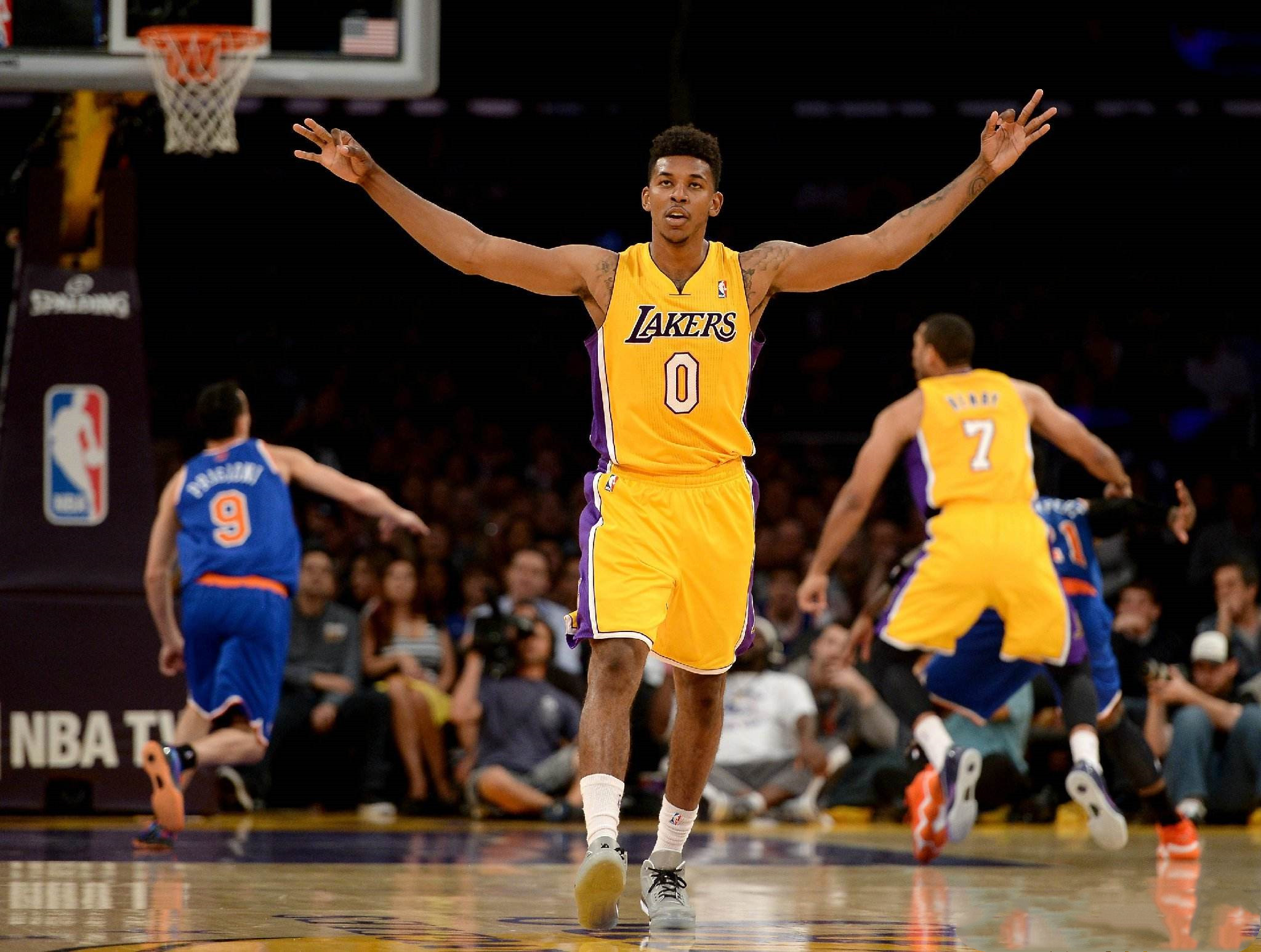 斯基拉：国米派球探考察卡利亚里20岁的右翼卫帕莱斯特拉